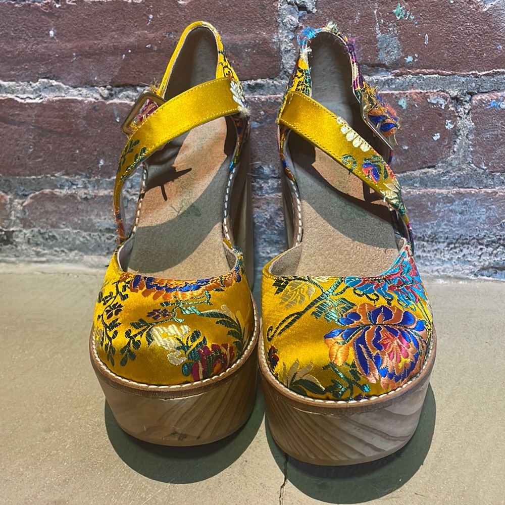 Free People platform pumps